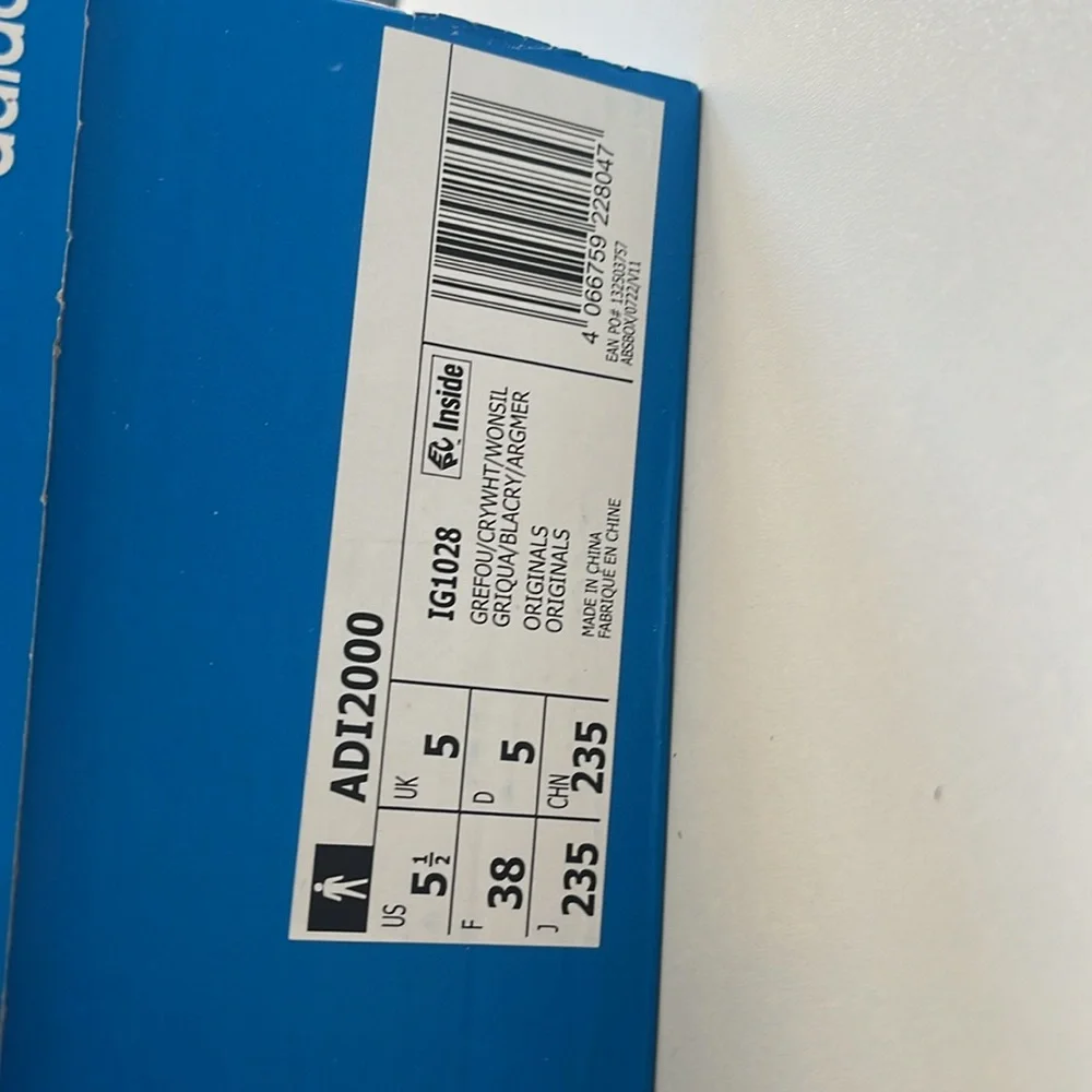 🖤🖤🖤Adidas originals nwt. Never worn fits a size 8 perfectly - Picture 5 of 6